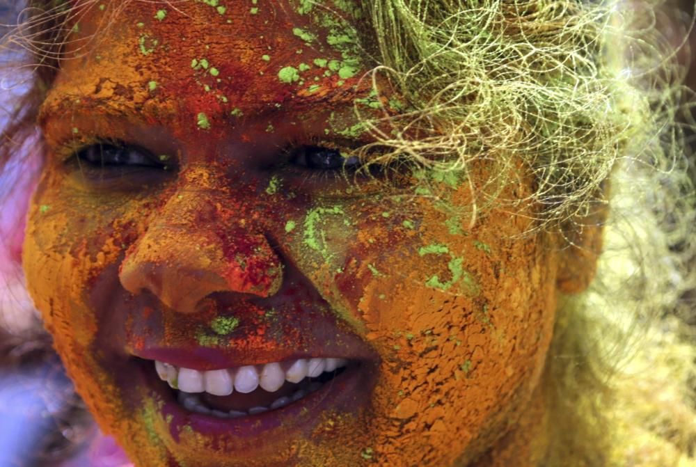 El Holi Festival de la India da la bienvenida al buen tiempo