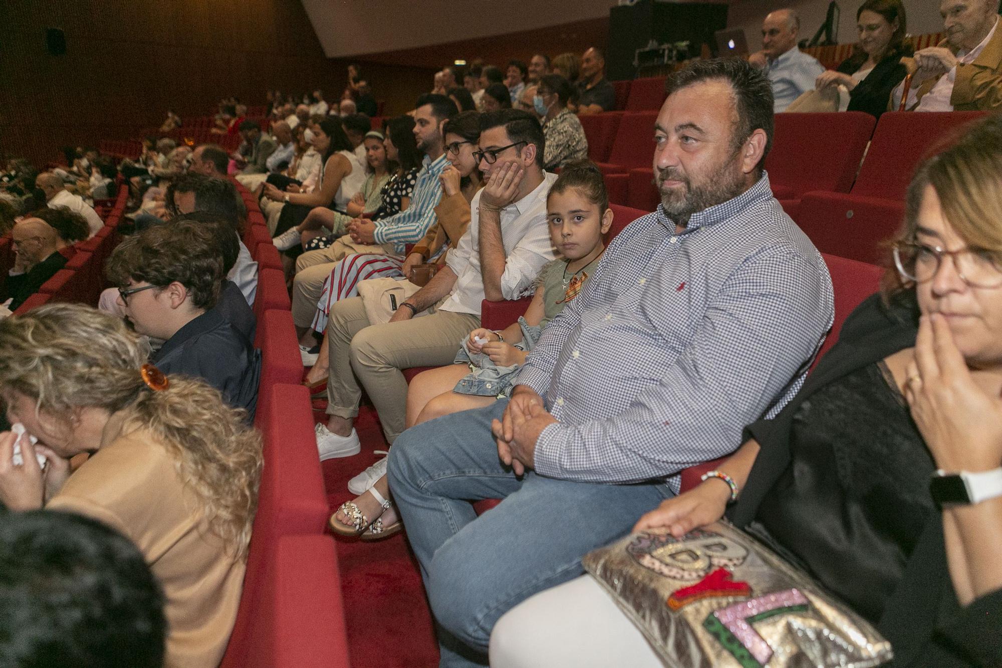 En imágenes: Así ha sido la graduación de Biología y Biotecnología en el Centro Niemeyer, en Avilés