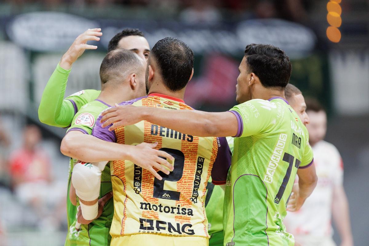 Los jugadores del Palma celebran un gol.