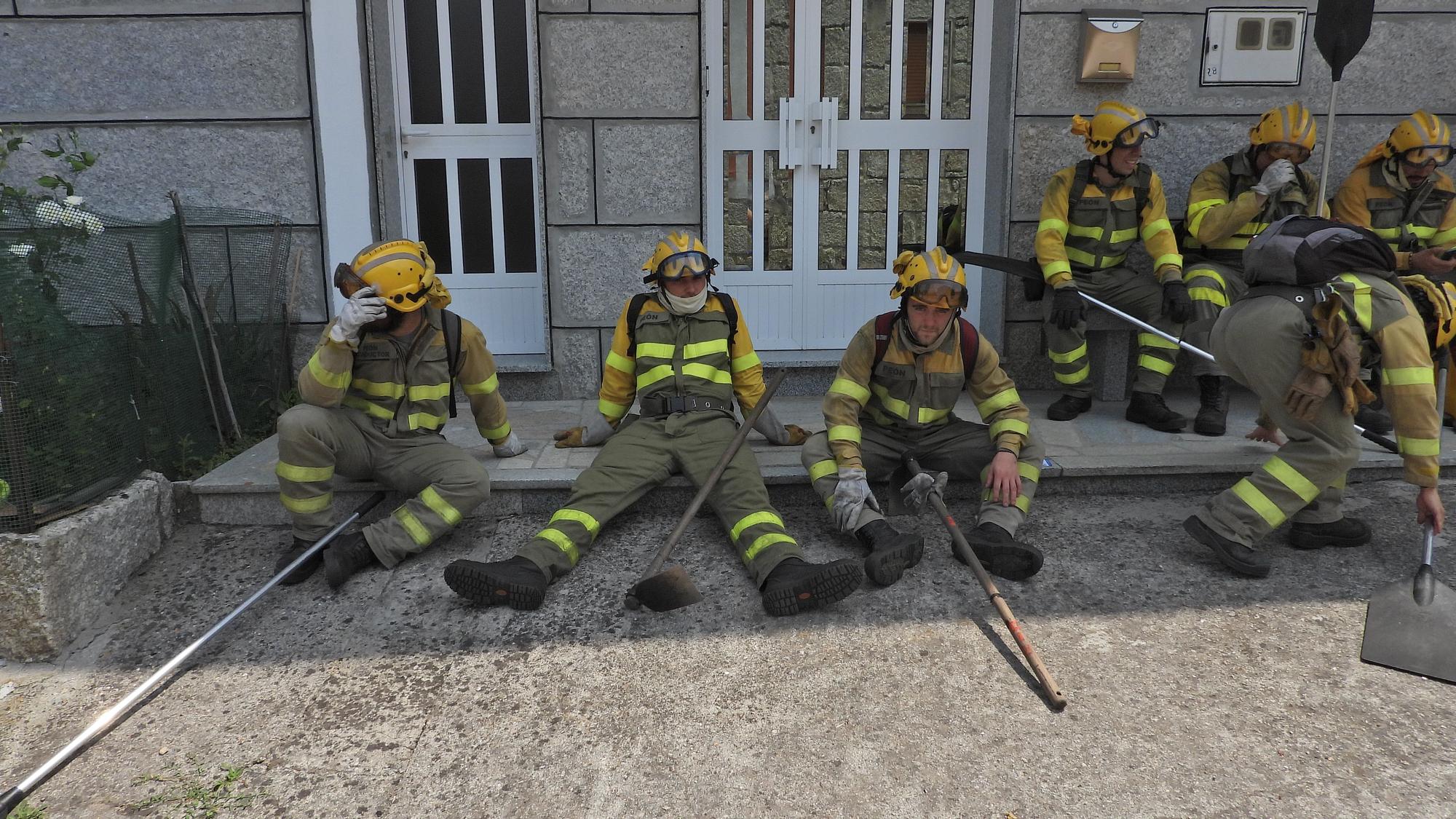 Activos tres incendios en la zona cero de la ola de calor en Galicia