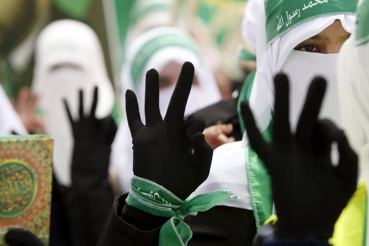 Estudiantes palestinos apoyando a Hamás