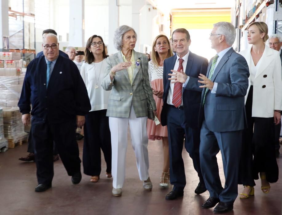 La reina Sofía visita el Banco de Alimentos de Vigo