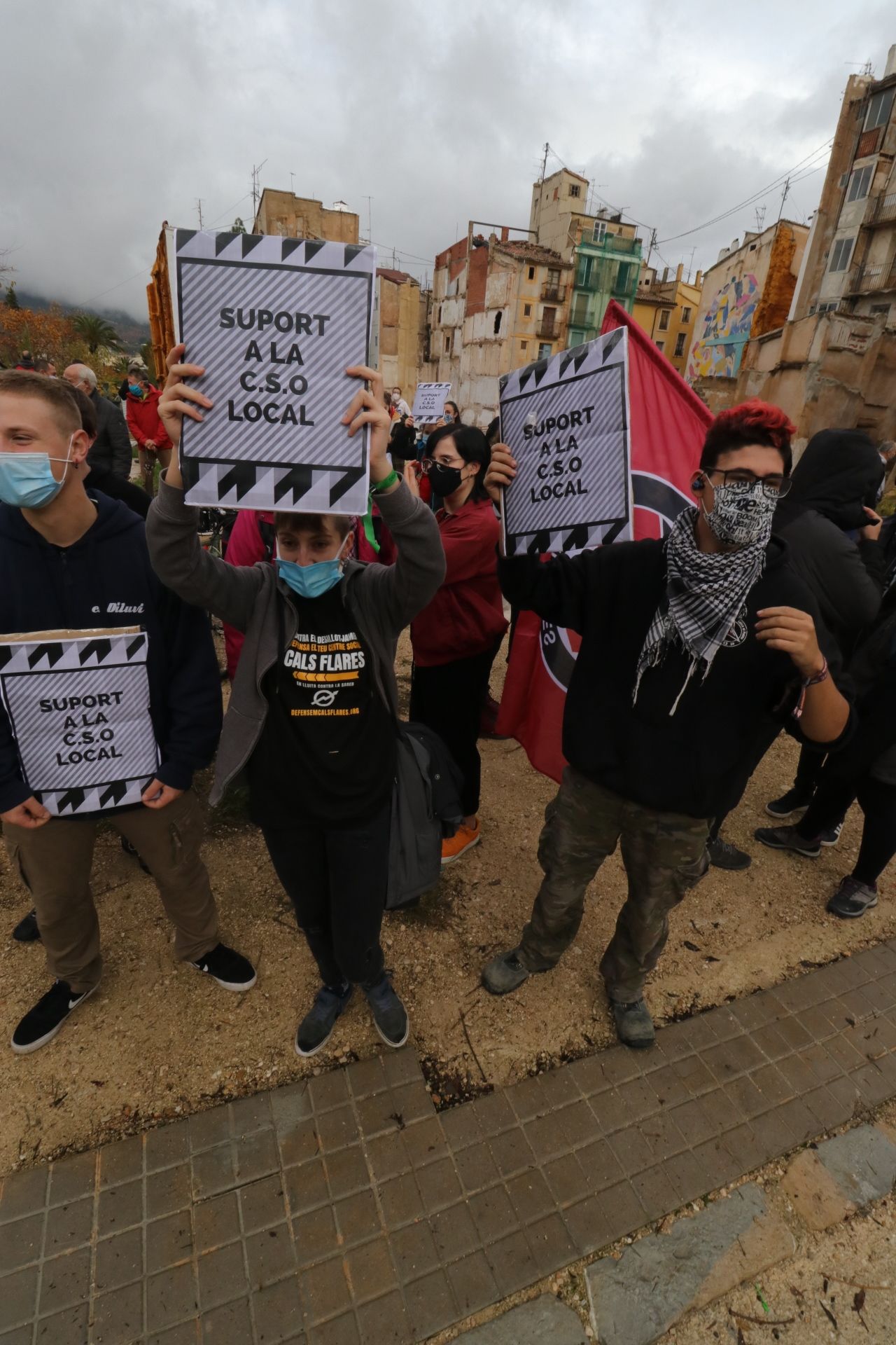 Varios centenares de personas se manifiestan por el centro social Cals Flares de Alcoy