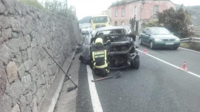 Incendio de un coche en la GC-15