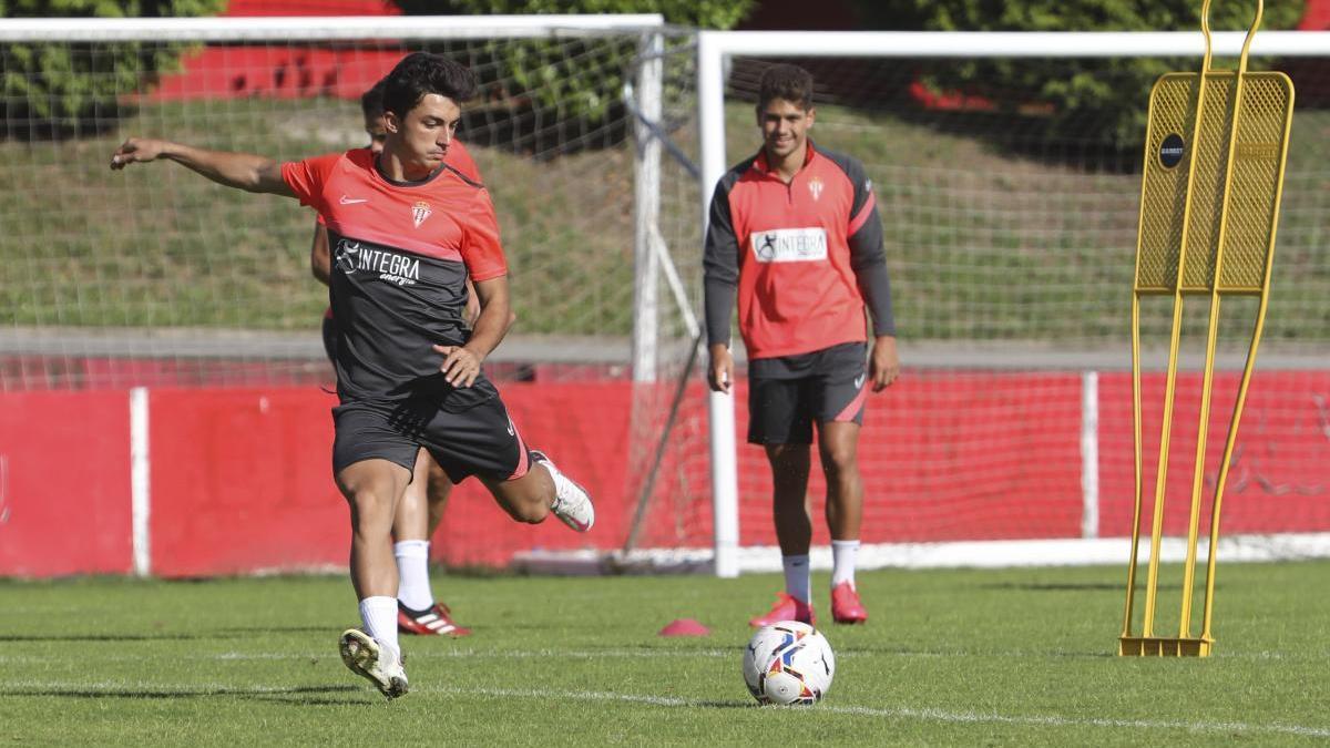 Manu García entrenando esta mañana en Mareo