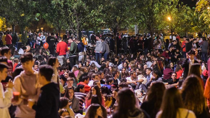 ¿Fiestas sin botellón? Esta forma de ocio es cada vez menos frecuente entre los jóvenes