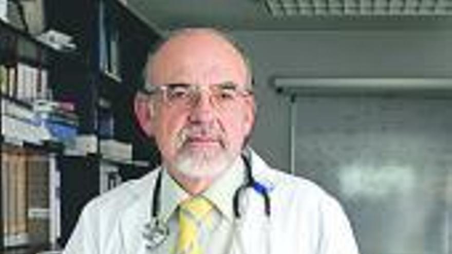 Ángel Lacave se jubila de la jefatura de oncología del Hospital Central