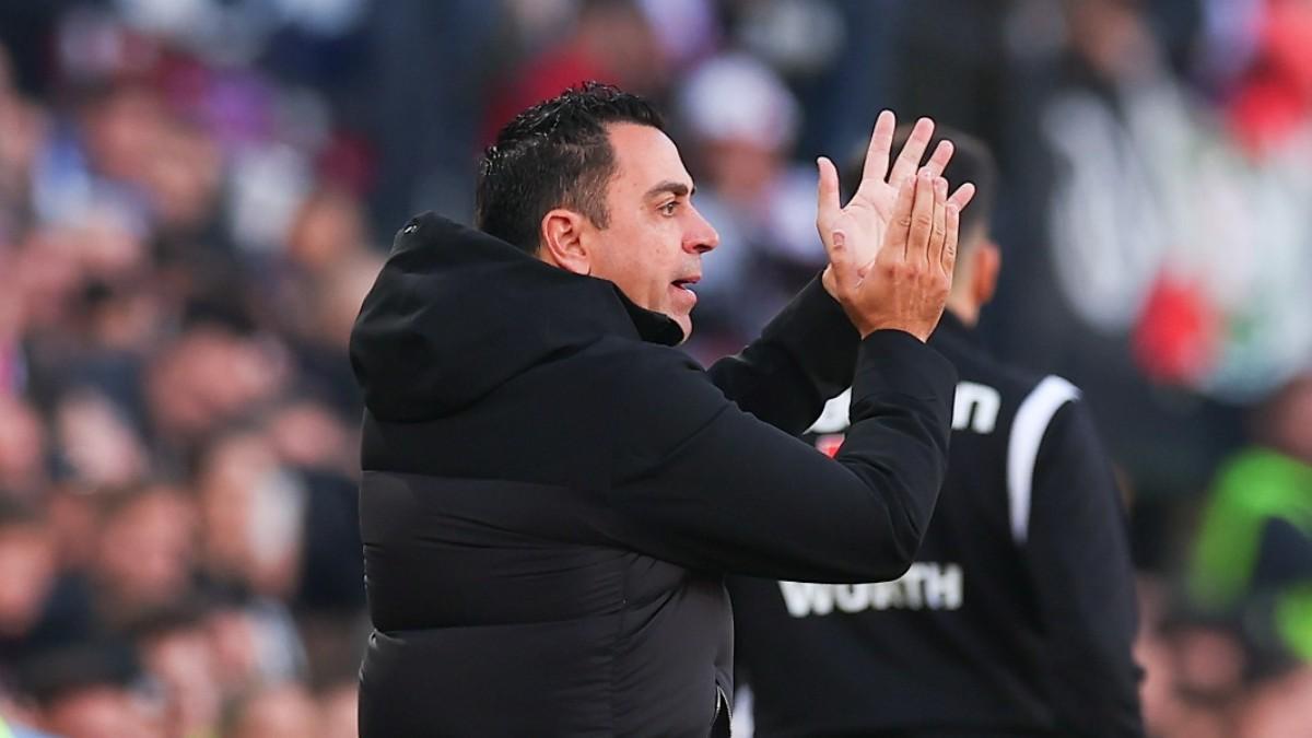 Xavi anima a sus jugadores a competir hasta el final