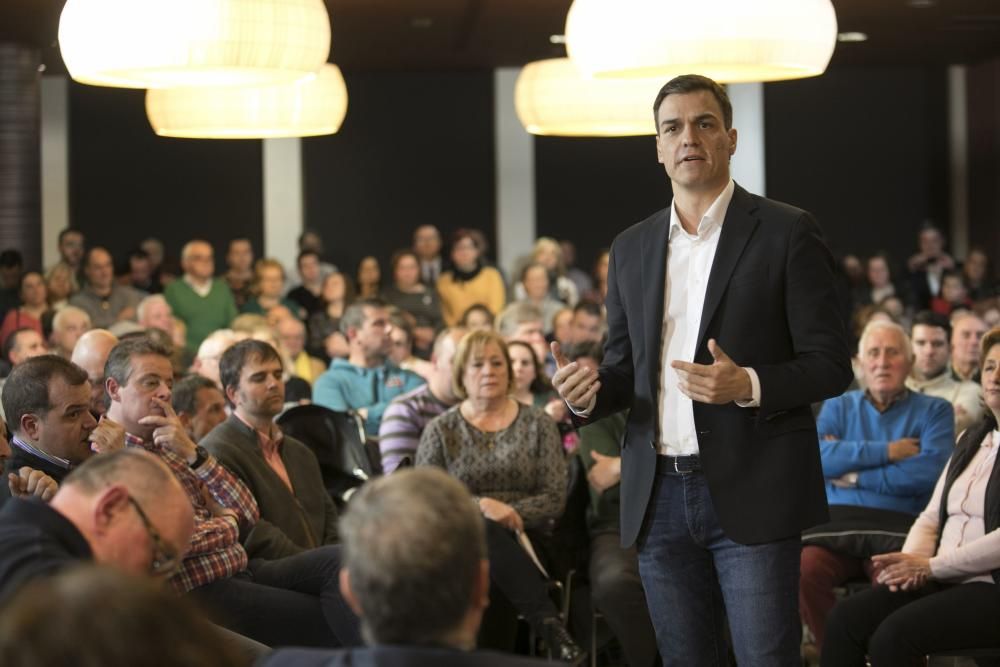 Asamblea con Pedro Sánchez en Oviedo