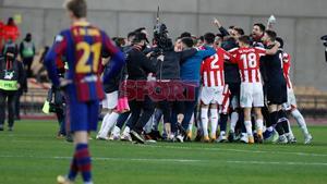 El Athletic de Bilbao celebra su victoria tras la final de la Supercopa de España disputada entre FC Barcelona y Athletic de Bilbao en el estadio de la Cartuja de Sevilla.