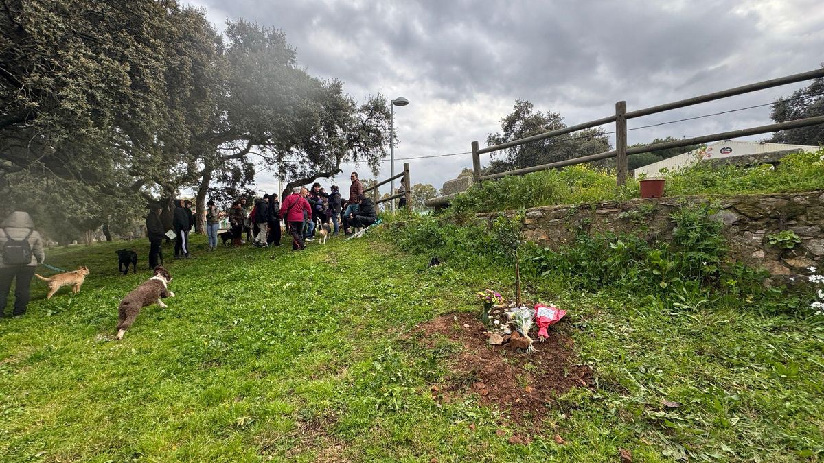 Imagen del homenaje en el Paseo Alto de Cáceres.
