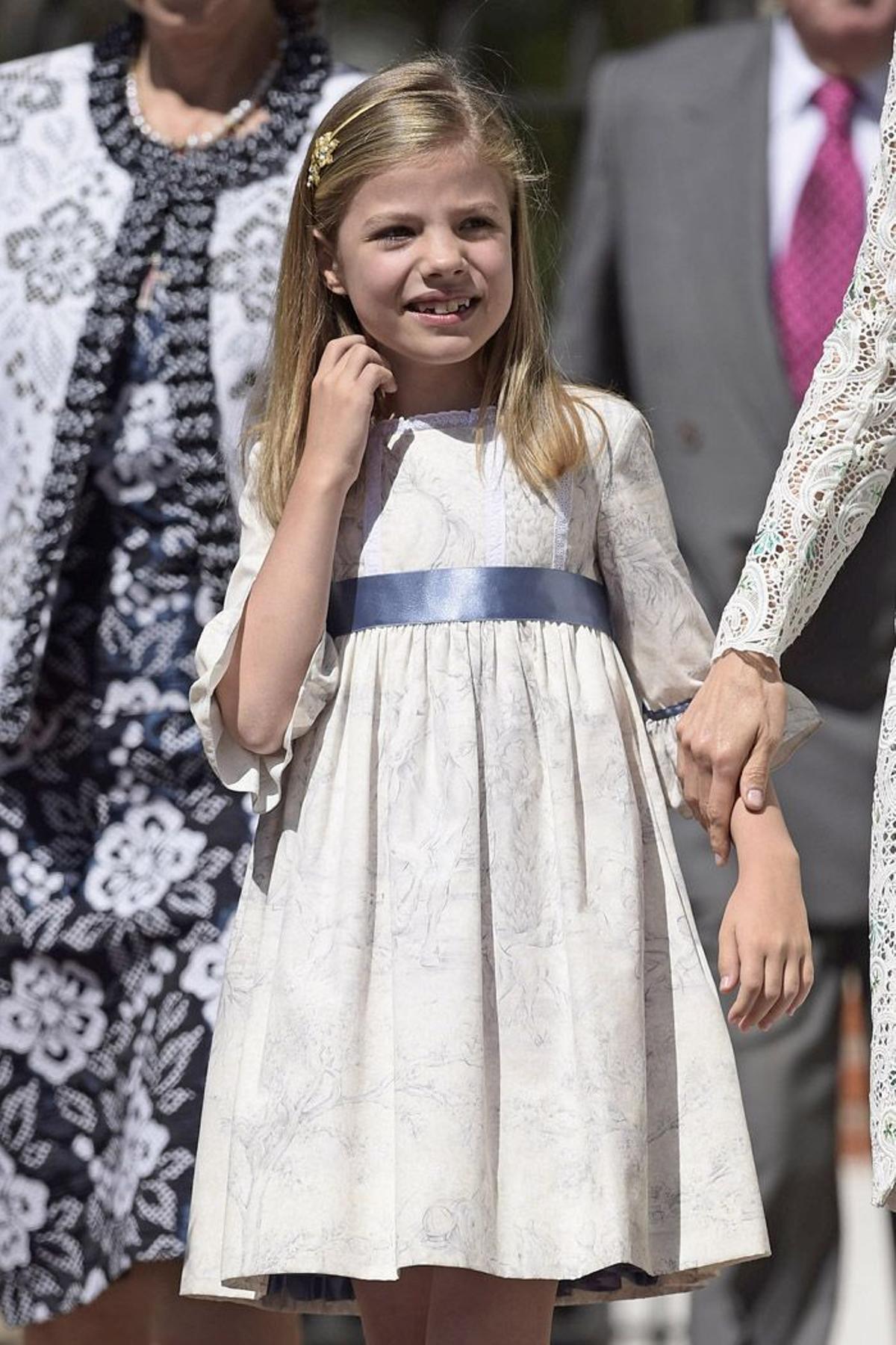 La Primera Comunión de Leonor, uniforme para la Princesa y zapatos de  Cenicienta para Letizia Ortiz - Woman