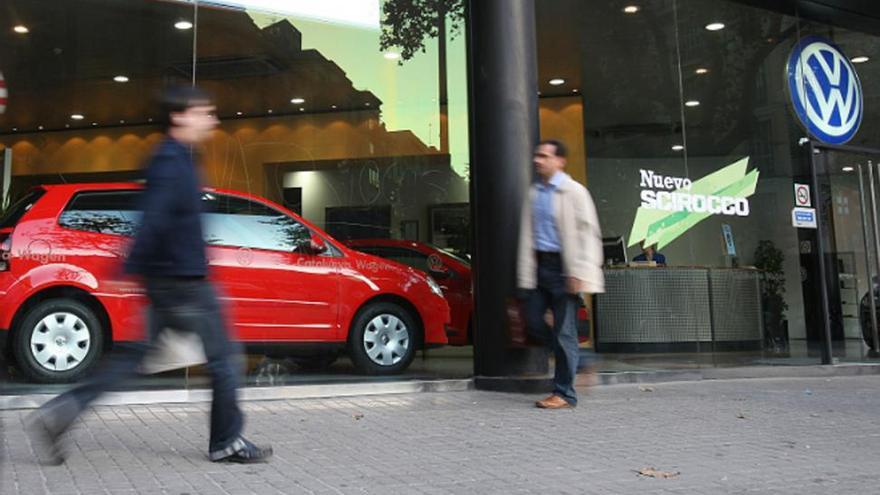 Los coches de empresa y de alquiler tiran de las ventas hasta agosto