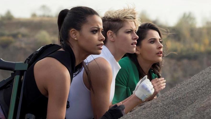 Ella Balinska, Kristen Stewart y Naomi Scott.