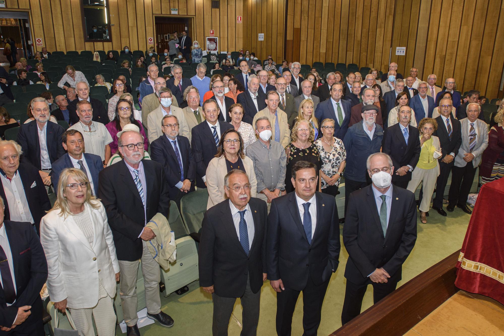 En imágenes: homenaje a los 125 médicos jubilados este año en Asturias