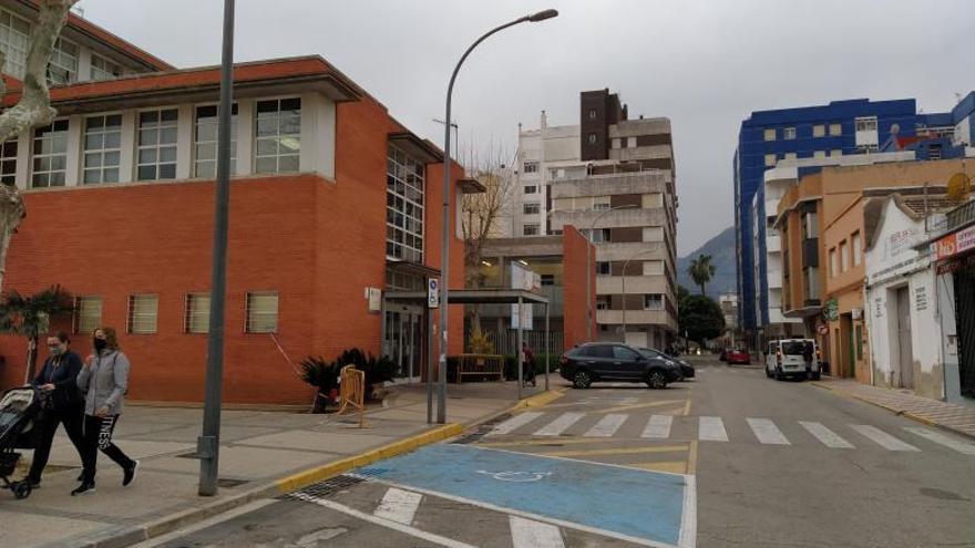 PCR en Tavernes: de las colas en toda la calle a ningún coche