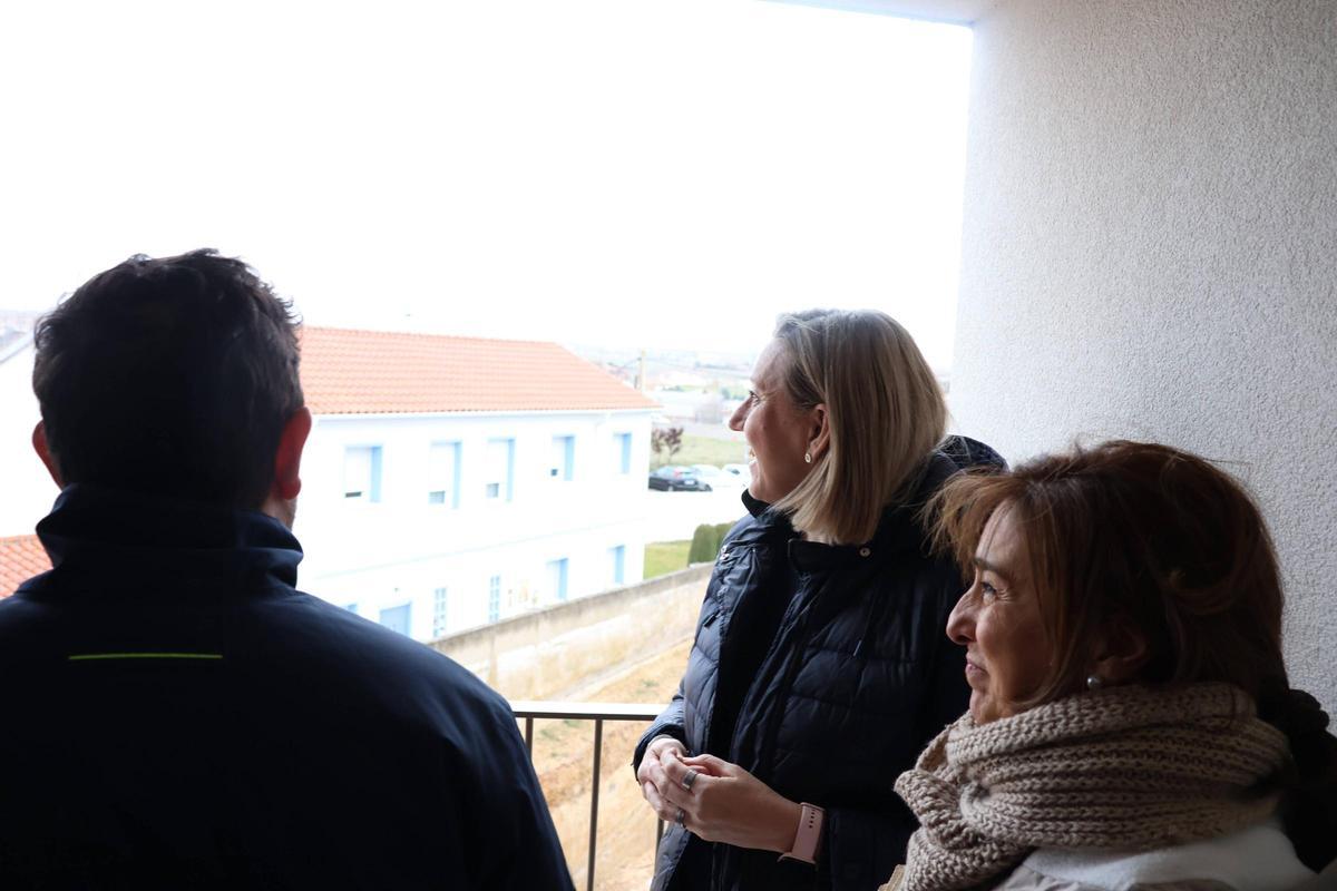 Isabel Blanco visita la nueva residencia de mayores de Zamora.
