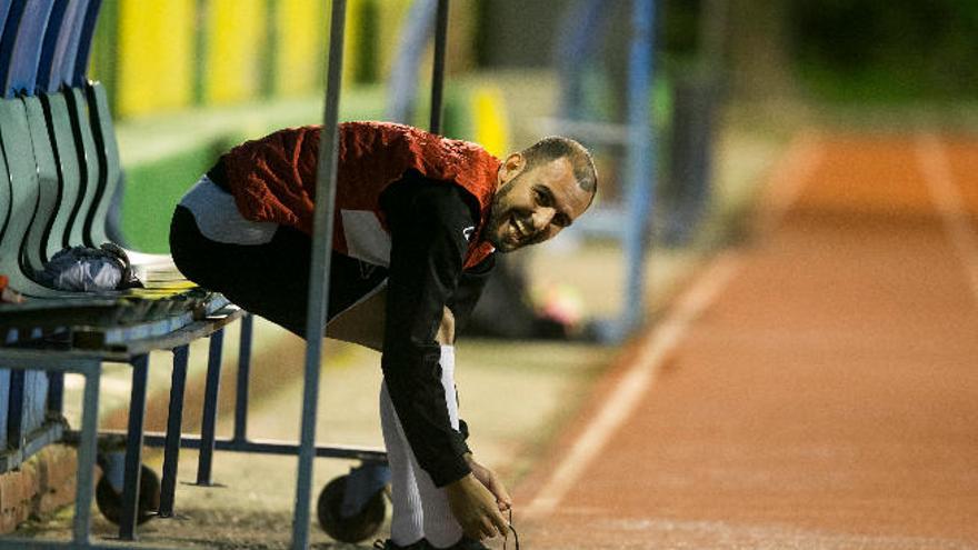 Nauzet Alemán debutó con el Arucas en Regional Preferente con derrota de su equipo ante el líder Tamaraceite.