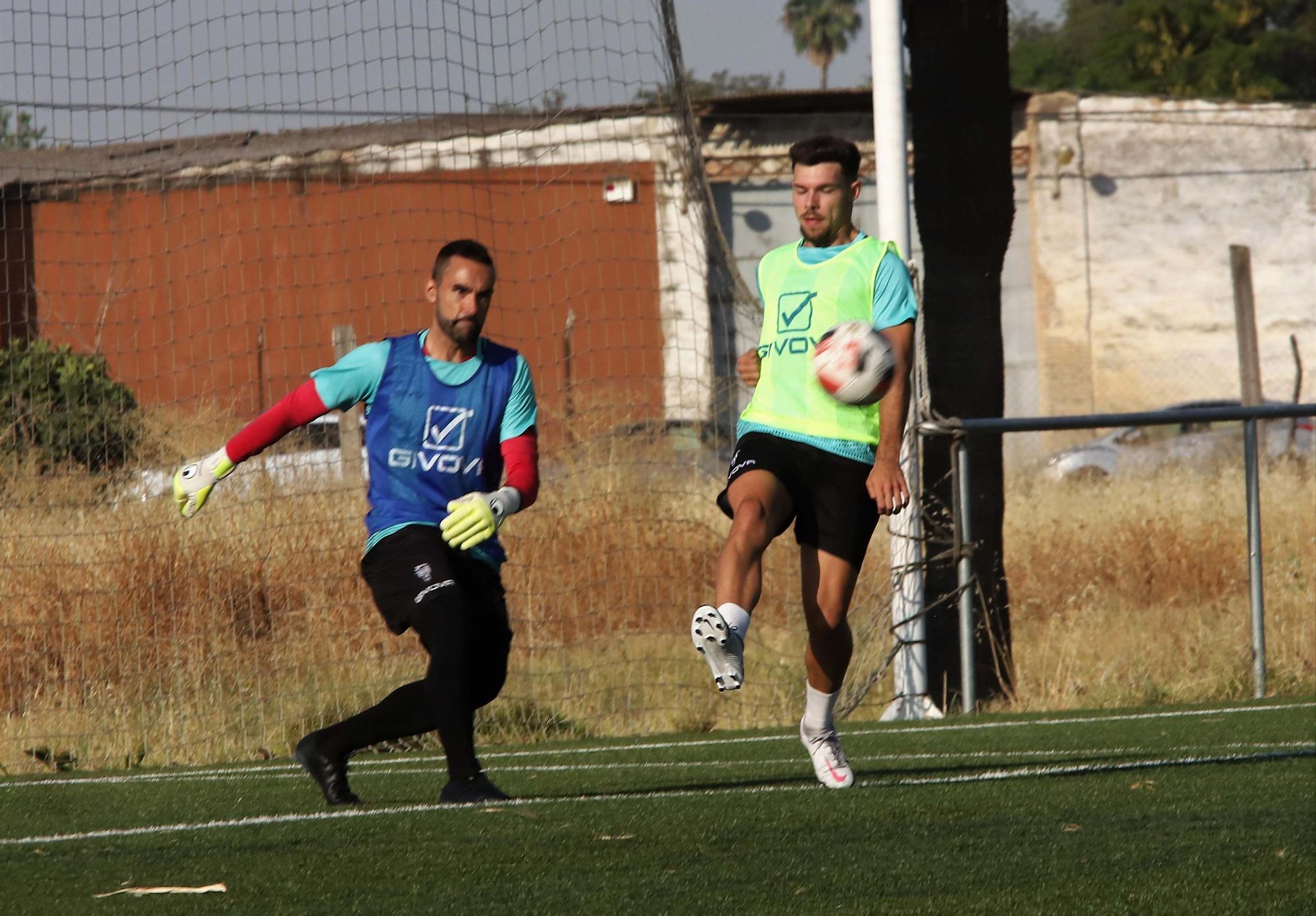 El Córdoba CF se pone a prueba sobre el césped artificial