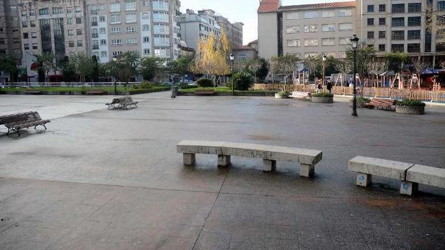 La plaza de Barcelos servirá de patio para el colegio. // Rafa Vázquez