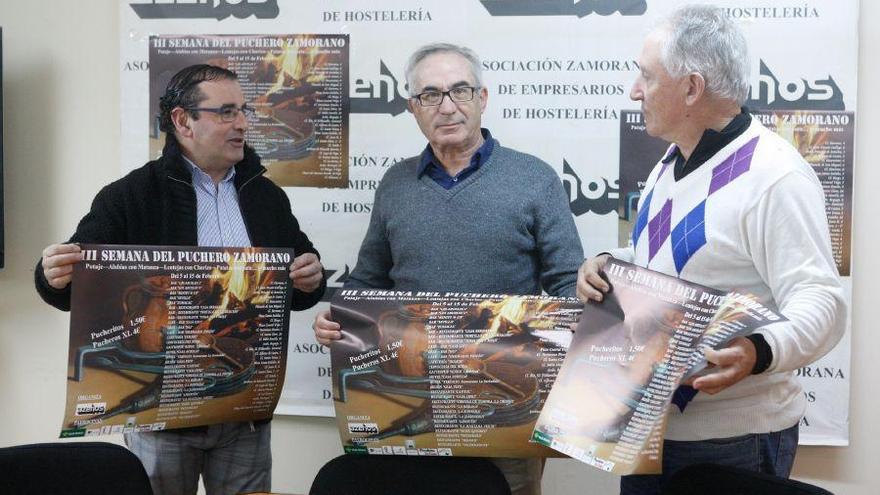 Los representantes de Azehos, en la presentación Puchero Zamorano