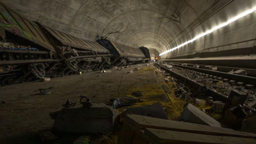 El tren de mercancías que descarriló el pasado día 10 en el túnel de San Gotardo, en Suiza. | SBB/CFF/FFS