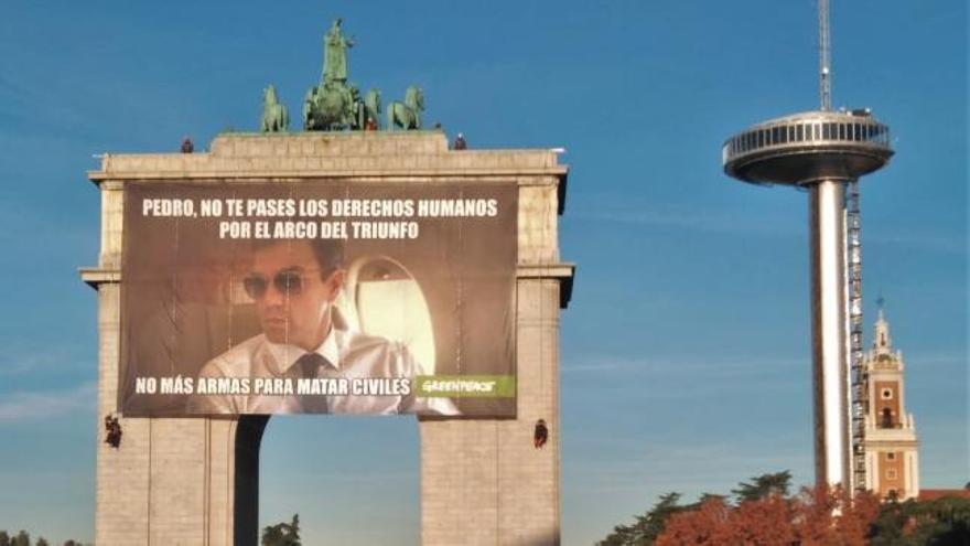 Greenpeace pide a Sánchez que no se pase los derechos humanos "por el arco del triunfo"