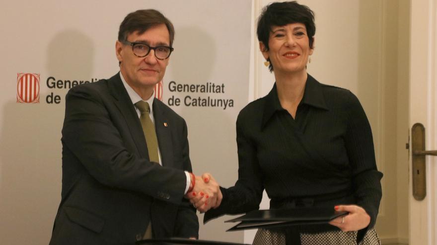 El president de la Generalitat, Salvador Illa, amb la ministra d’Inclusió, Seguretat Social i Migració, Elma Saiz, aquest divendres al Palau de Pedralbes