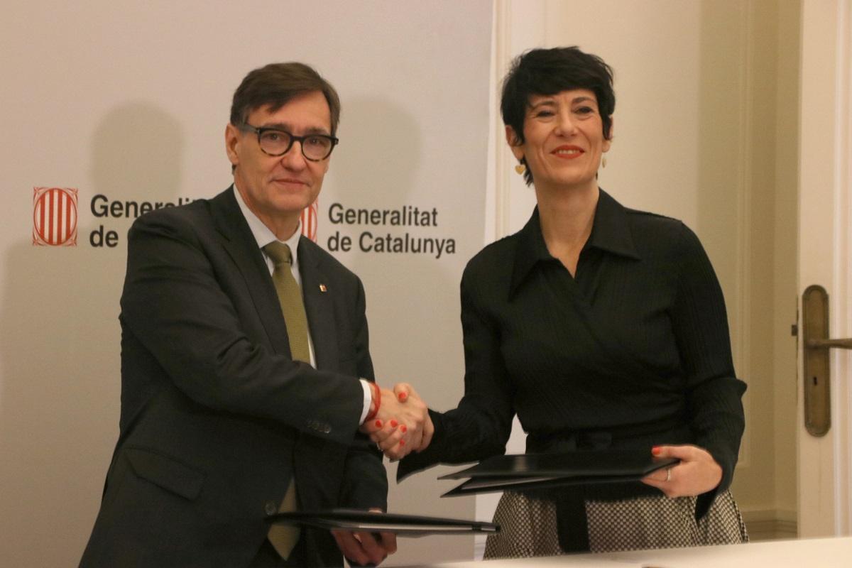 El president de la Generalitat, Salvador Illa, con la ministra de Inclusión, Seguridad Social y Migración, Elma Saiz, este viernes en el Palau de Pedralbes