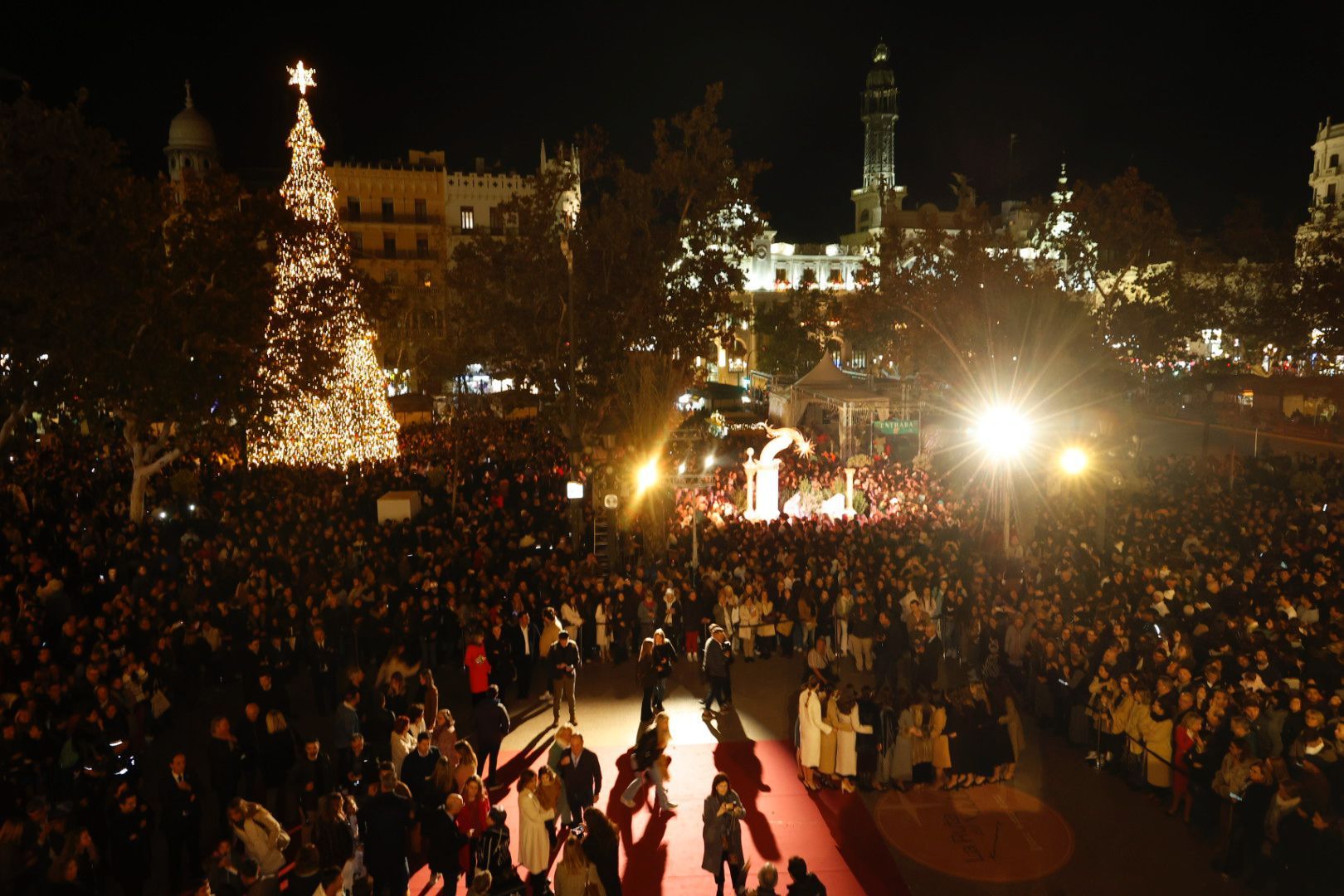 La Navidad llega a València con el encendido de luces