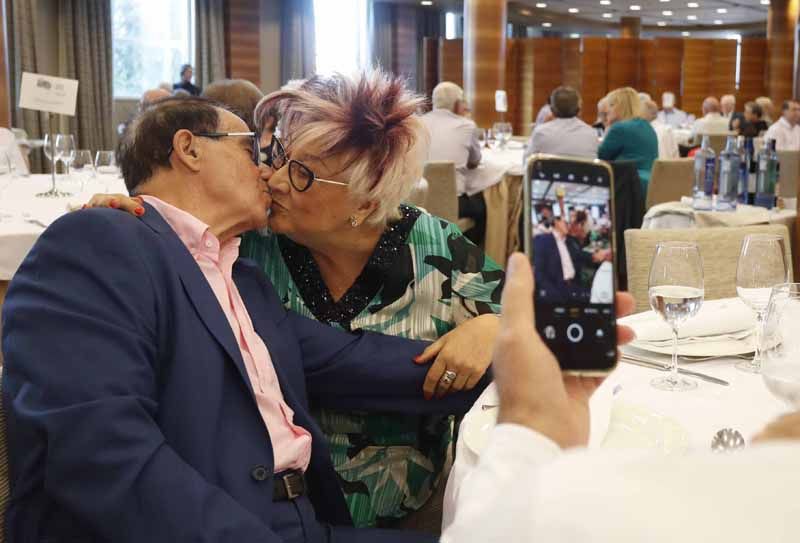 El Ayuntamiento de València organiza una fiesta de parejas que celebran sus bodas de oro