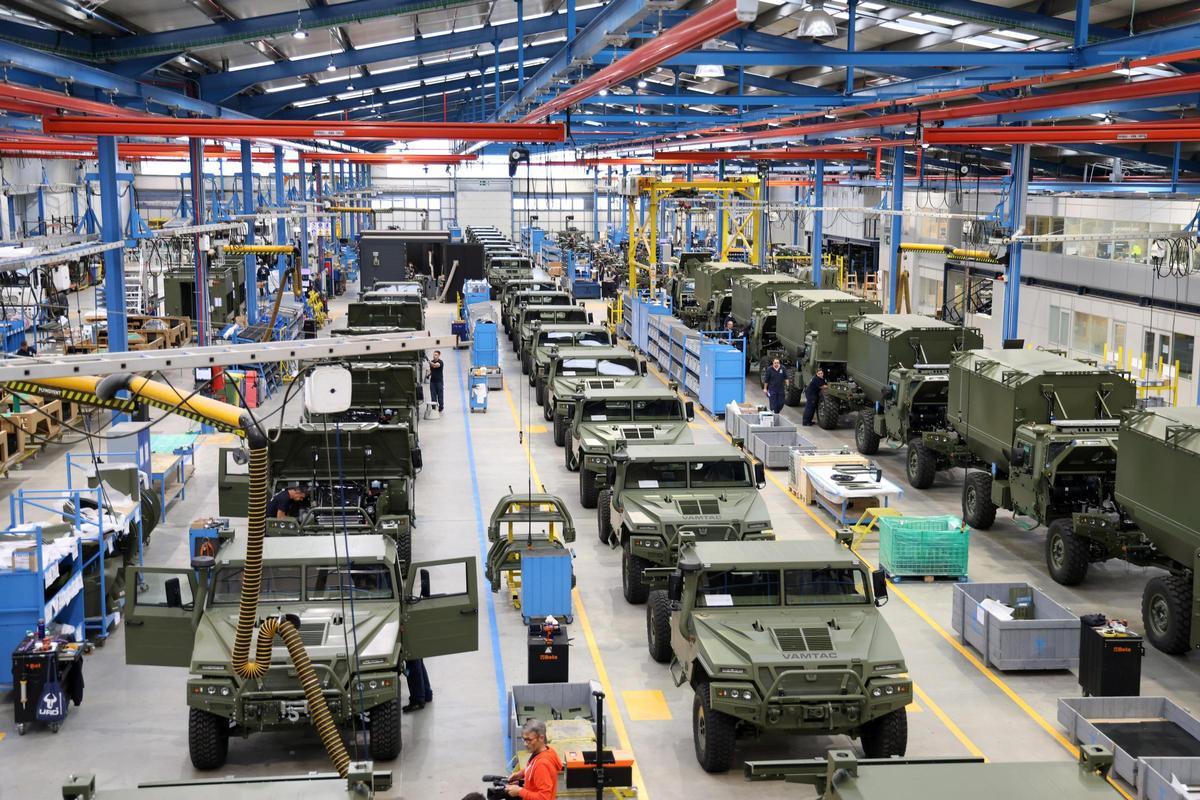 Vehículos tácticos Vamtac de Urovesa en la planta de Valga