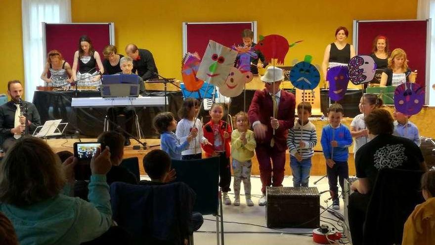 El colegio Tapia-Castropol disfruta con la música