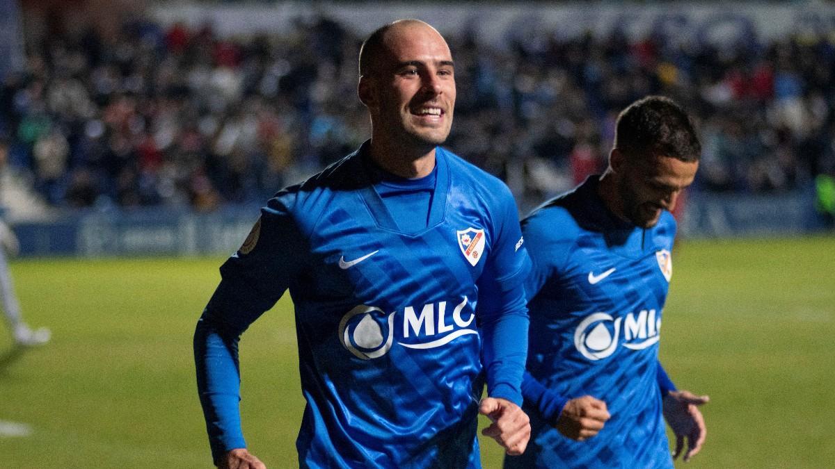 Los jugadores del Linares celebran un gol