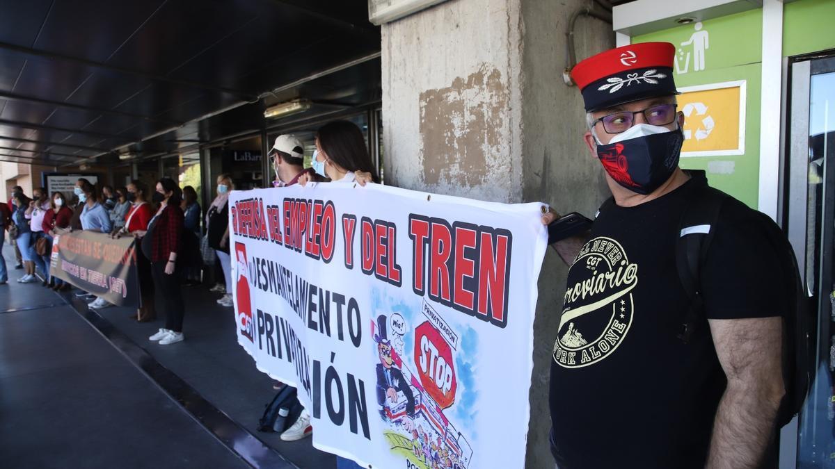 Trabajadores de Renfe en huelga.