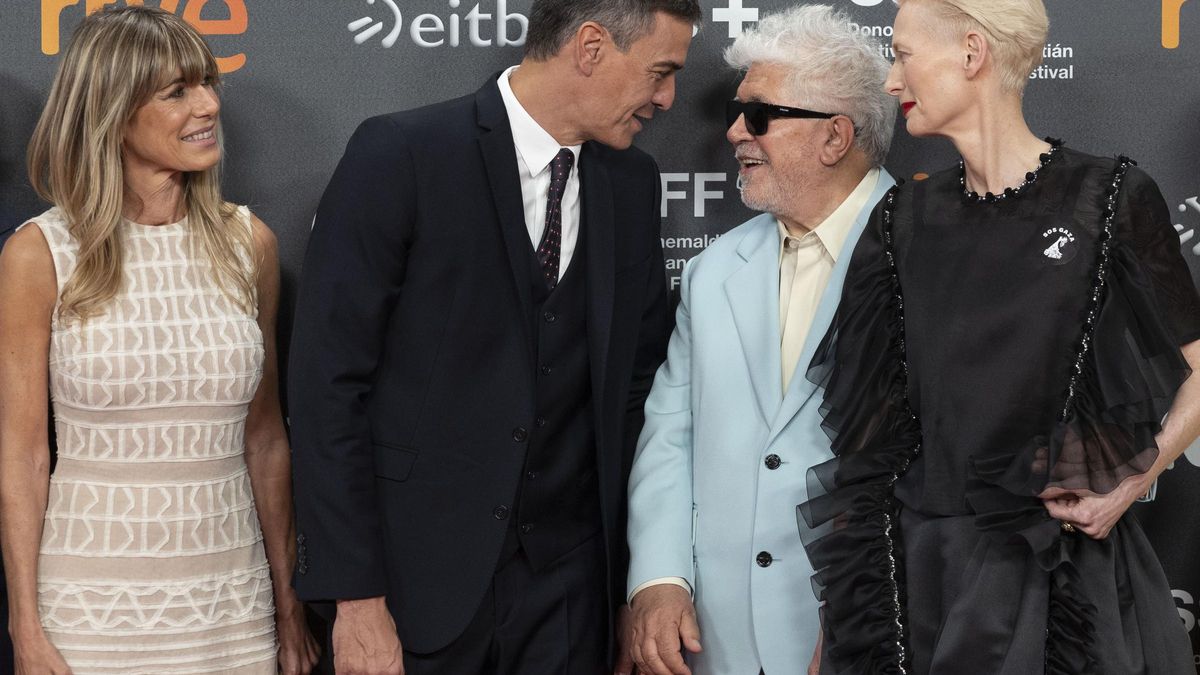Almodóvar, Buenafuente o Serrat firman un manifiesto a favor del Gobierno de Sánchez