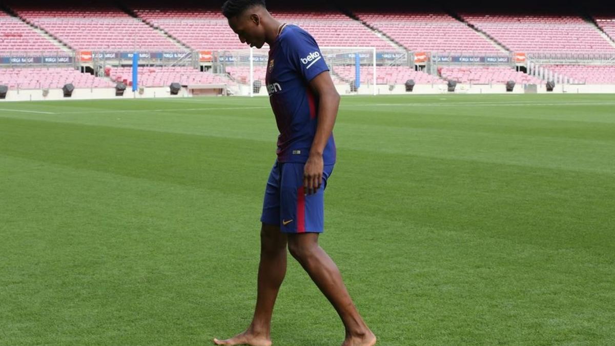 Yerry Mina, durante su presentación en el Camp Nou.