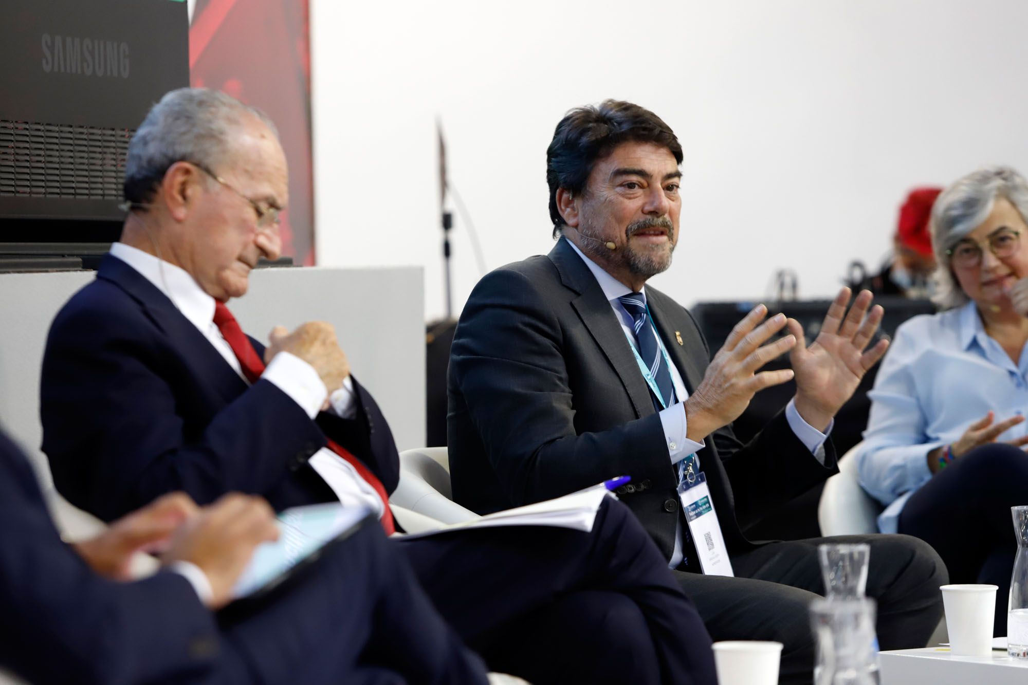 Mesa redonda de Iniciativas y proyectos de ciudades españolas enfocadas en la atracción de talento en las urbes (SmartCity Expo World Congress y Tomorrow Mobility), donde participan Francisco de la Torre, alcalde de Málaga y Luis José Barcala, alcalde de Alicante