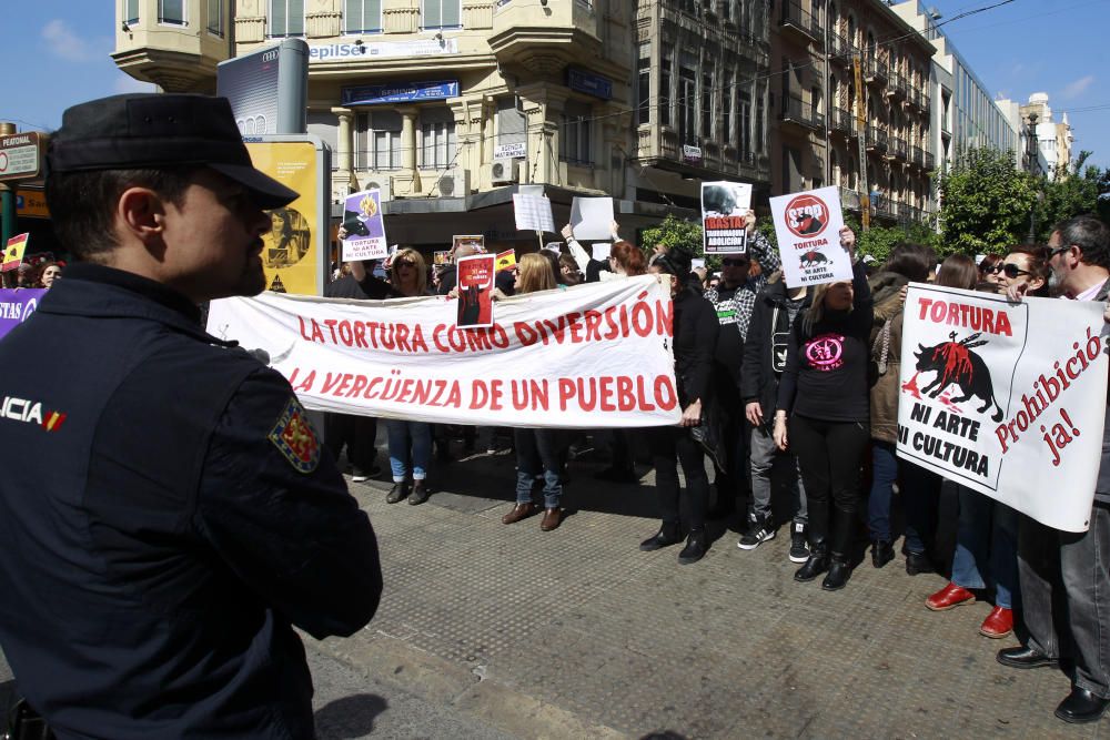Manifestación y performance antitaurina en Valencia