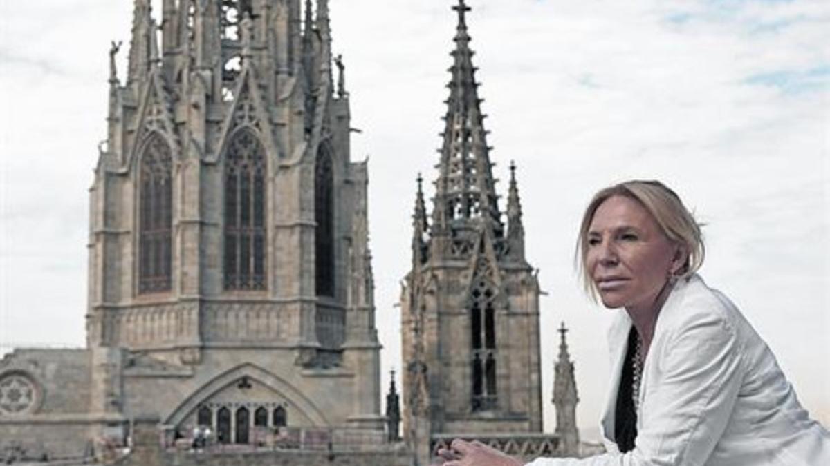 La comisionada del Govern para la transparencia, Núria Bassols, en la sede del organismo en Barcelona.