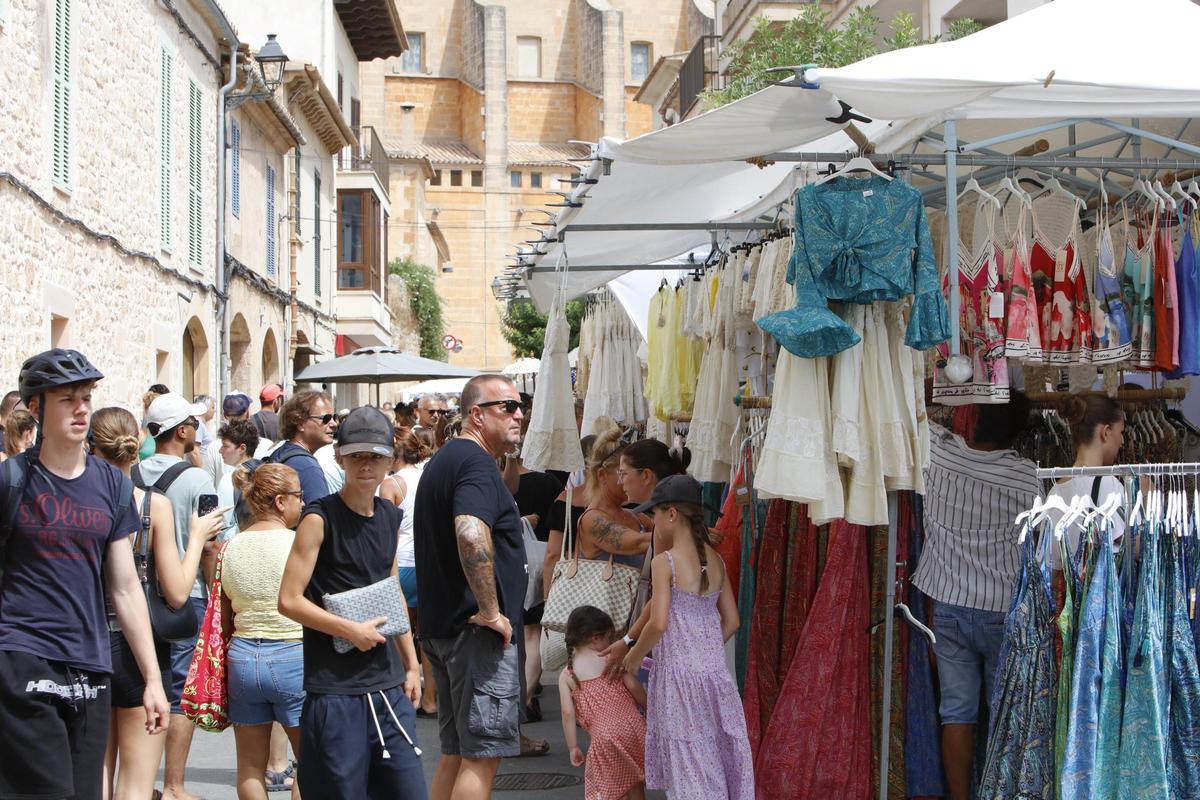 Mallorcas internationaler Wochenmarkt: So trubelig geht es mittwochs in Santanyí zu