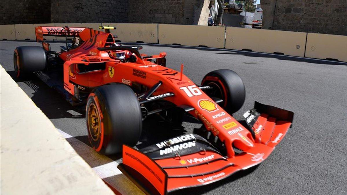 Ferrari marca las diferencias en Bakú