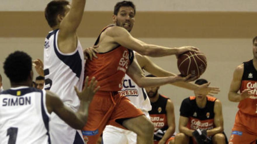 Victoria del Valencia Basket en el debut de Stefansson y Shurna