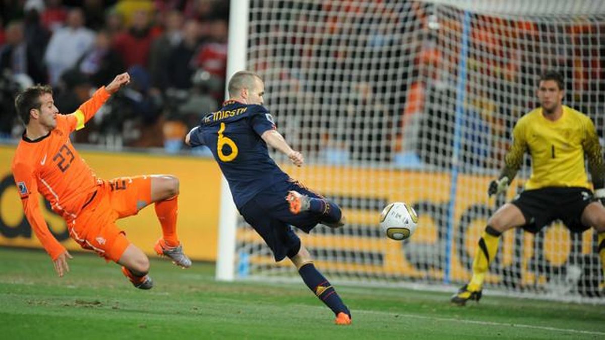 Andrés Iniesta marca l’1-0 de la victòria contra Holanda durant la final del Mundial de Futbol de Sud-àfrica 2010, que es va disputar a l’estadi Soccer City de Johannesburg.