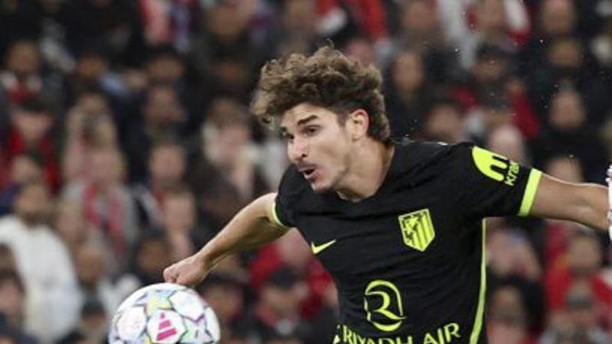 El retorn de Julián Álvarez a l’onze no serveix de res a l’Atlètic a Anfield (2-1)