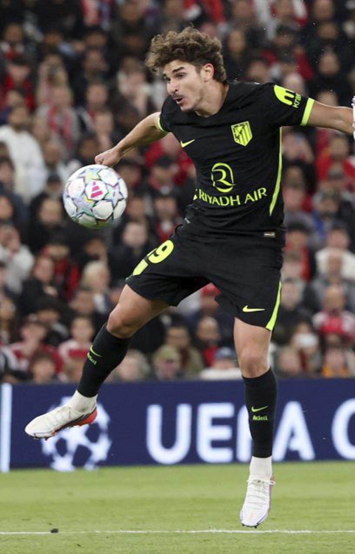 El retorn de Julián Álvarez a l’onze no serveix de res a l’Atlètic a Anfield (2-1)