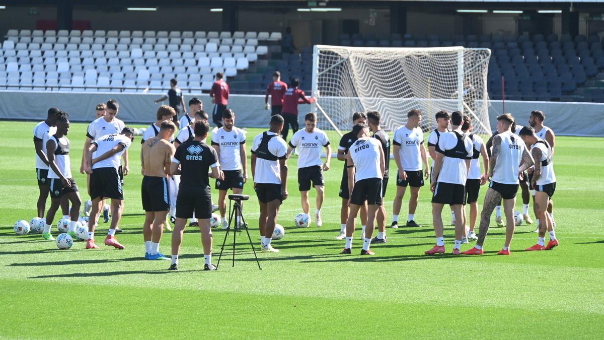 El equipo de Pablo Hernández prepara el partido contra el Burgos