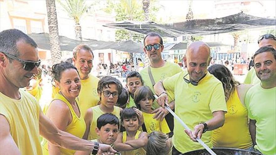 Música, vacas y los concursos de dibujo y ‘allioli’ marcan la jornada festera del Grao