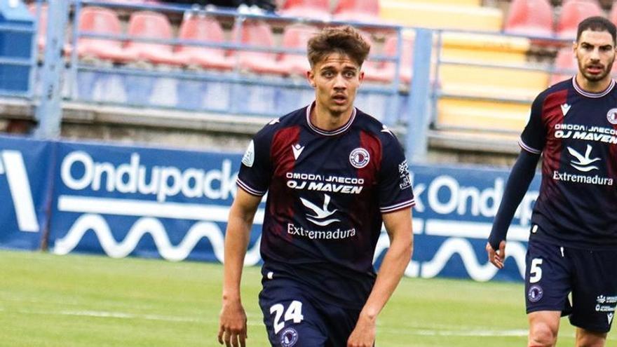 Luis Nicolás, una renovación que sabe a fichaje en el Extremadura