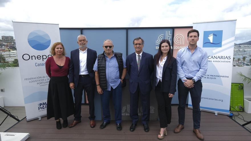 Cóctel navideño de Oneport y Provicanarias